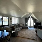 Stunning Penthouse In Hout Bay Overlooking The Beach