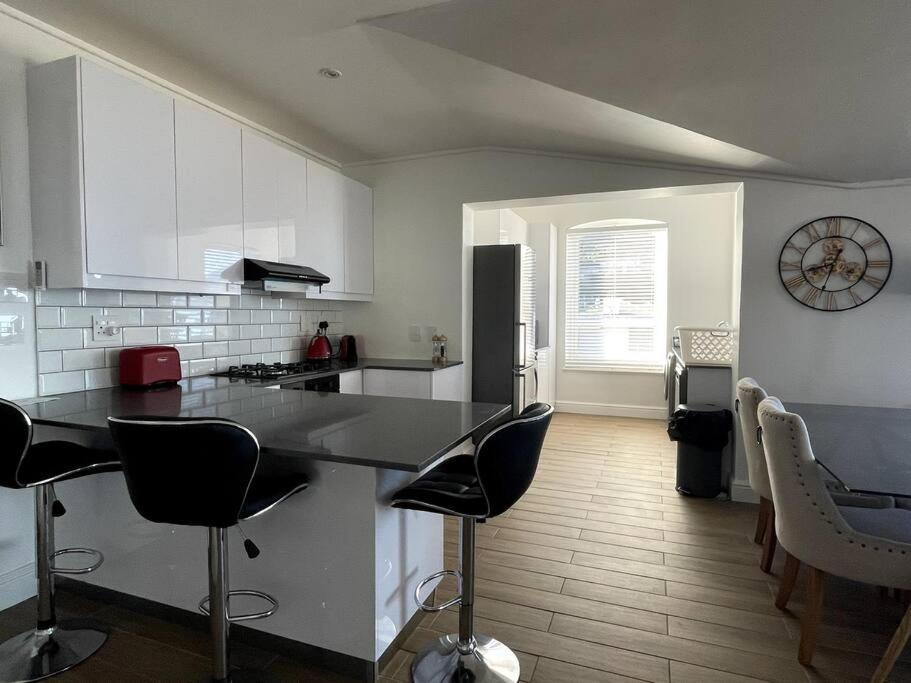 Apartment Stunning Penthouse In Hout Bay Overlooking The
