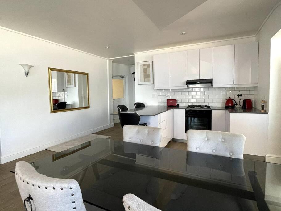 Stunning Penthouse In Hout Bay Overlooking The *