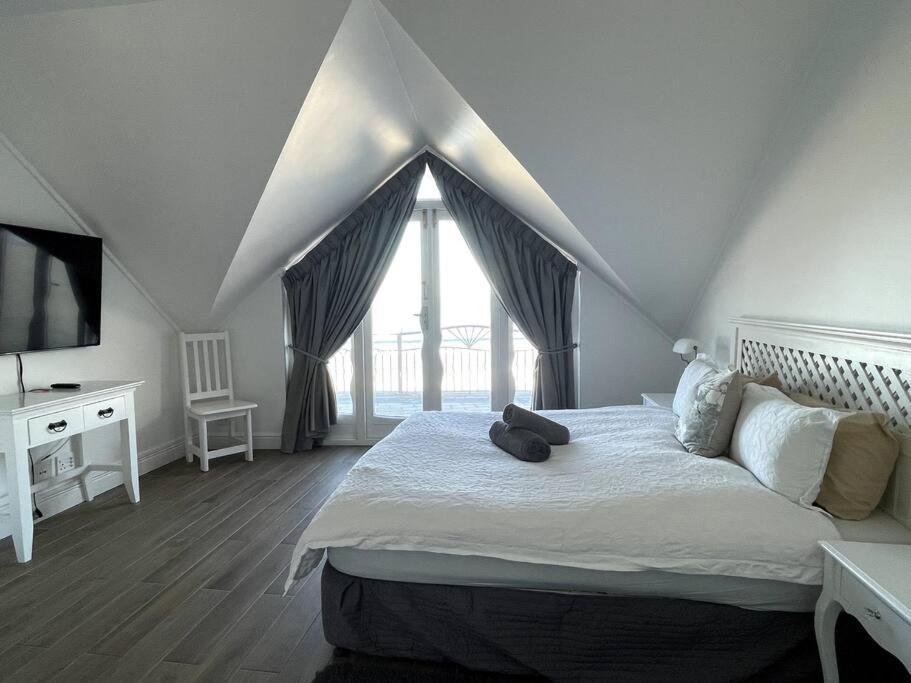 Stunning Penthouse In Hout Bay Overlooking The Cape Town